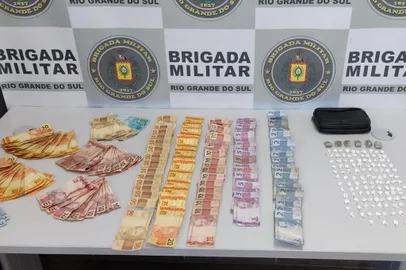 Homem é preso com drogas e dinheiro no centro de Caxias<!-- NICAID(15583014) -->