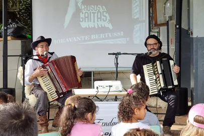 Nossa Música Entre Causos e Gaitas, projeto de Rafael De Boni e Gilney Bertussi, está entrando em sua reta final nesta e na próxima semana, terça e quarta. O projeto chegou a mais de 1300 alunos de escolas municipais.<!-- NICAID(15737527) -->