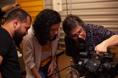 Oficina “Vídeo-cartas: filmes do dia-a-dia”, com Tula Holderbaum AnagnostopoulosA atividade ocorre no dia 1º de abril, das 9h às 18h30min, no Ponto de Cultura NAV – Núcleo Audiovisual FSG, junto à sede da FSG (Rua Os Dezoito do Forte, 2366, Sala A124).        Quanto: Gratuita<!-- NICAID(15386623) -->