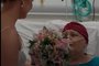 Filha vestida de noiva visita a mãe em hospital de Lajeado
