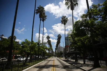 Onda de calor em Porto Alegre deve durar mais 10 dias<!-- NICAID(15373105) -->