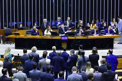 Congresso aprova Orçamento de 2024 com "fundão" eleitoral recorde de R$ 4,9 bilhões<!-- NICAID(15633143) -->