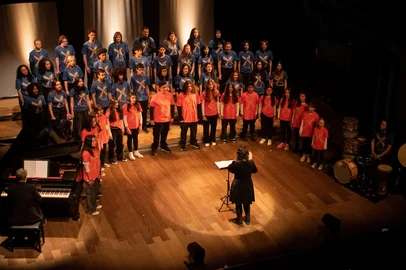 No dia 24 de maio, às 18h, o Zarabatana Café, no Centro de Cultura Dr. Henrique Ordovás Filho, em Caxias do Sul, recebe a 1ª Mostra Cultural dos Coros do Moinho/UCS. Com entrada franca, a atividade propõe ao público um contato direto com os bastidores da criação musical dos grupos, por meio da interação com os processos de montagem de seus arranjos vocais e instrumentais.<!-- NICAID(16288216) -->