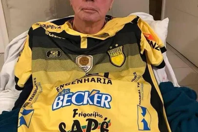 Morreu nesta terça-feira (20), aos 85 anos, o ex-prefeito de Venâncio Aires Almedo Dettenborn. Ele estava internado desde o dia 15 de janeiro na Unidade de Terapia Intensiva (UTI) do Hospital São Sebastião Mártir, após ser diagnosticado com uma infecção que atingiu os rins. O falecimento ocorreu no feriado municipal de São Sebastião Mártir, padroeiro da cidade.<!-- NICAID(16207641) -->