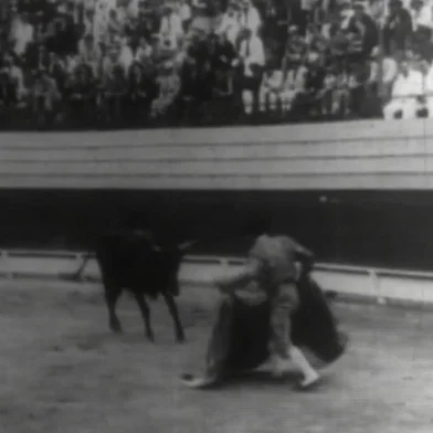 Print de filme da Leopoldis-Som, em 1934, no Anfiteatro Alhambra, último palco de touradas em Porto Alegre<!-- NICAID(15373697) -->