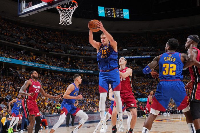 JESSE D. GARRABRANT / NBAE / GETTY IMAGES / GETTY IMAGES VIA AFP