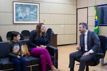 Denise Pêssoa em encontro com Gregório Grisa, Secretário Executivo Adjunto do MEC <!-- NICAID(15803786) -->