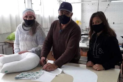 Agosto dourado: Hospital da Unimed entrega 100 almofadas para mães que deram à luz no complexo neste mês<!-- NICAID(14861589) -->