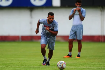 CAXIAS DO SUL, RS, BRASIL, 11/02/2021. Treino do Caxias no estádio Centenário. O Caxias se prepara para a temporada 2021. Na foto, volante Carlos Alberto. (Porthus Junior/Agência RBS)Indexador: Porthus Junior                  <!-- NICAID(14712846) -->