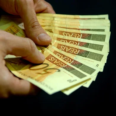 *** Genaro Joner - Dinheiro ***Notas de 50 reais para matéria sobre o valor do décimo terceiro.<!-- NICAID(2000687) -->