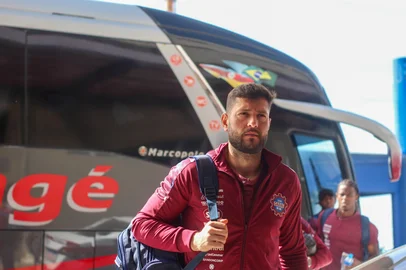 Caxias viajando para confronto com o São Bernardo, pela Série C 2025. Na foto, o goleiro Thiago Coelho.<!-- NICAID(16039221) -->