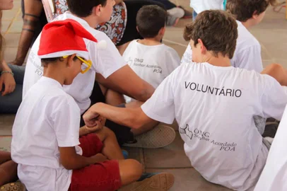 PORTO ALEGRE - RS: ONG Sonhar Acordado fez Festa de Natal para crianças na zona norte de Porto Alegre em 2019. <!-- NICAID(14929663) -->