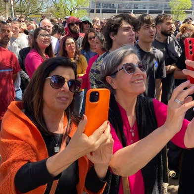 fãs acompanham à descida da megarrampa<!-- NICAID(16132500) -->