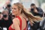 US actress Blake Lively poses on May 11, 2016 during a photocall for the film "Cafe Society" ahead of the opening of the 69th Cannes Film Festival in Cannes, southern France. ALBERTO PIZZOLI / AFPEditoria: ACELocal: CannesIndexador: ALBERTO PIZZOLISecao: film festivalFonte: AFPFotógrafo: STF<!-- NICAID(12192029) -->
