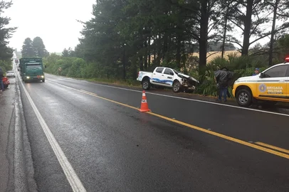 Três pessoas ficam feridas em acidente na RS-135 em Coxilha