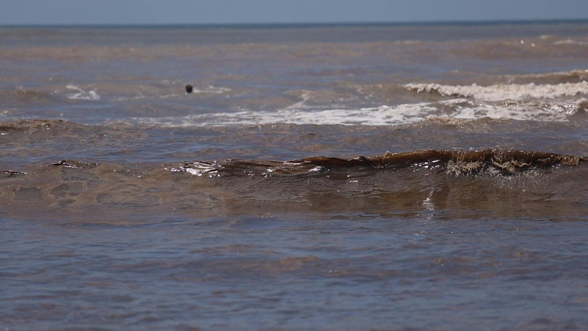Mar chocolat&atilde;o volta ao litoral ga&uacute;cho