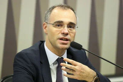 O advogado-geral da União, André Luiz de Almeida Mendonça, participa de audiência pública da Comissão de Serviços de Infraestrutura do Senado.