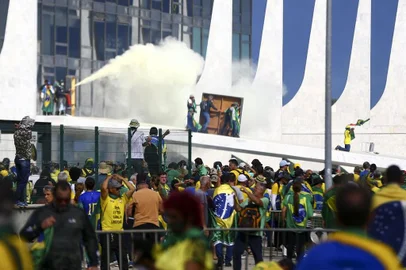 O canal de denúncias criado pelo Ministério da Justiça e Segurança Pública (MJSP) sobre informações referentes aos atos terroristas do dia 8 de janeiro recebeu mais de 50 mil mensagens com links de páginas de redes sociais, vídeos e outras informações.<!-- NICAID(15318516) -->
