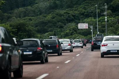 OSÓRIO, RS, BRASIL, 11-01-2026: Movimento de retorno do litoral na estrada, em Osório. Foto: André Ávila/Agência RBSIndexador: Andre Avila<!-- NICAID(16201991) -->