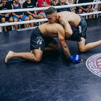 A sétima edição do JVT Fight Night aconteceu nesse sábado (15) e contou com mais de 20 combates de diferentes artes marciais.<!-- NICAID(15978312) -->