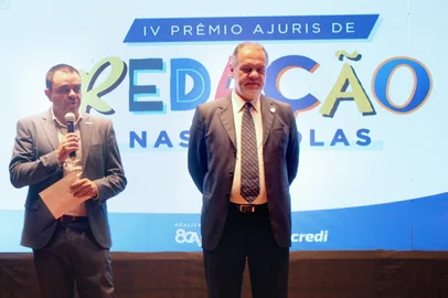 Estão abertas as inscrições para a quarta edição do Prêmio Ajuris de Redação nas Escolas. A premiação, destinada aos alunos de ensinos Fundamental e Médio das escolas públicas gaúchas, propõe que os estudantes reflitam sobre o papel da Justiça nos tempos extremos que vivemos.<!-- NICAID(16025978) -->