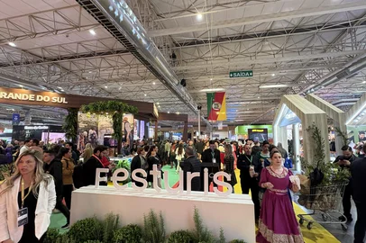 Gabriel Costa / Agencia RBS GRAMADO, RS, BRASIL, 08/11/2025. 37° edição da Feira Internacional de Turismo em Gramado. Evento debate tendências do mercado, comportamento do turista e promove rodadas de negócios; Edição deste ano conta com 64 destinos internacionais e espera receber mais de 17 mil participantes. (Gabriel Costa/Agência RBS)<!-- NICAID(16163572) -->