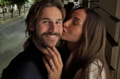 Nicolas Prattes e Sabrina sato em postagem no Instagram <!-- NICAID(15838999) -->