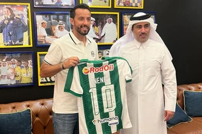 Em visita ao Catar no encontro lendas do PSG, o meia Nenê visitou o Al-Gharafa, clube que atuou por três temporada. Na oportunidade entregou o manto Jaconero para oSheikh Jassim bin Thamer Al Thani, presidente do clube.<!-- NICAID(15679222) -->
