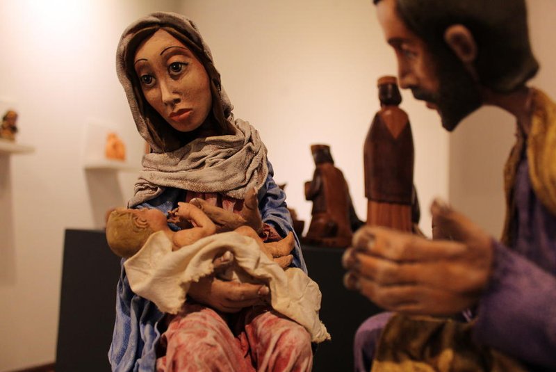 É com grande alegria que o Museu dos Capuchinhos do RS convida a todos para a abertura da exposição “Paz e Bem: do presépio de São Francisco aos nossos presépios”, no dia 06 de dezembro às 19h.Neste ano de 2023, completam-se 800 anos da criação e encenação do presépio por São Francisco de Assis, em uma gruta na Cidade de Greccio - Itália. Para celebrar a data, o MusCap apresenta a comunidade presépios que transcendem fronteiras culturais e geográficas, dando origem a natividade em uma multiplicidade de estilos que refletem a riqueza da tradição natalina, por meio da criatividade e a da sensibilidade humana. Convidamos também a todos para prestigiarem o lançamento da 9º edição da revista Le Musée durante a abertura da exposição, dia 06/12.A exposição conta com curadoria de Christian de Lima e Celso Bordignon e poderá ser prestigiada a partir do dia 07 de dezembro até o dia 20 de abril de 2024, nos seguintes horários: de segunda a sexta-feira, das 8h às 11h e das 13h30min às 17h. <!-- NICAID(15616856) -->