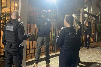 Empresários suspeitos de usar laranjas no comando de empresas para fraudar licitações são presos<!-- NICAID(16114176) -->