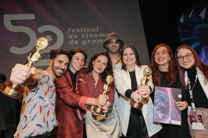 17/08/2024 - 52Âº Festival de Cinema de Gramado - ComemoraÃ§Ã£o de encerramento do 51Âº Festival de Cinema de Gramado / Foto oficial: Cleiton Thiele/AgÃªncia PressphotoEquipe do curta Pastrana, ganhador do Kikito de melhor filme<!-- NICAID(15843358) -->