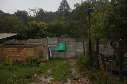 Mateus Bruxel / Agencia RBS PORTO ALEGRE, RS, BRASIL, 12-08-2026: Muro deve delimitar área do Parque Saint Hilaire e evitar novas ocupações no bairro Lomba do Pinheiro. Em paralelo, a prefeitura de Porto Alegre finaliza processo de regularização fundiária do Loteamento Jardim Franciscano. Foto: Mateus Bruxel/Grupo RBSIndexador: MATEUS BRUXEL<!-- NICAID(16344563) -->