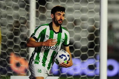 CAXIAS DO SUL, RS, BRASIL, 28/11/2025. Juventude x Bahia, jogo válido pela 36ª rodada da série A do Campeonato Brasileiro 2025 e realizado no estádio Alfredo Jaconi. O Ju, briga para fugir do rebaixamento. (Porthus Junior/Agência RBS)Indexador: BTK                             <!-- NICAID(16176700) -->