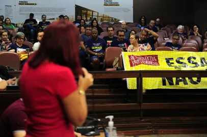CAXIAS DO SUL, RS, BRASIL, 16/03/2023. Câmara de Vereadores de Caxias do Sul vota modificações no projeto de reforma da previdência dos servidores municipais nesta quinta (16). (Bruno Todeschini/Agência RBS)Indexador: BTK<!-- NICAID(15376859) -->