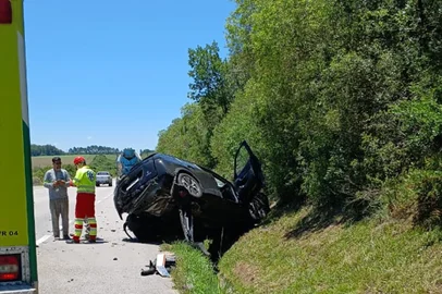Colisão entre carro e caminhão deixa um ferido na BR-116, em Arroio Grande