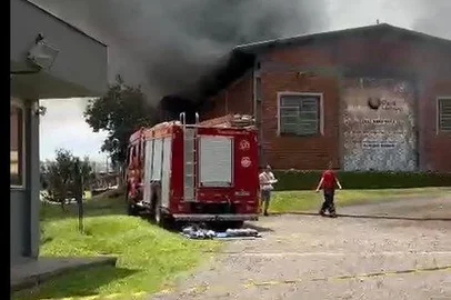 Incêndio atingiu empresa de tingimento de tecidos em Estância Velha