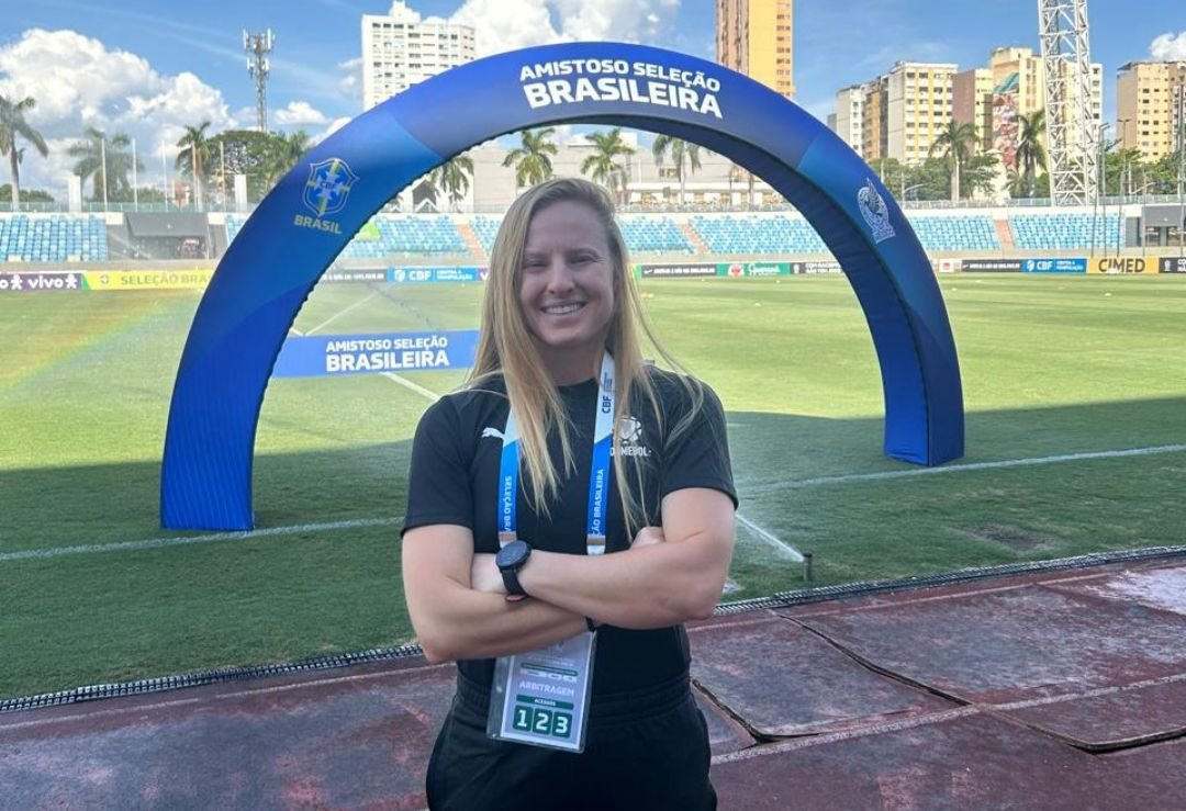 Primeira mulher a apitar um jogo no Gauch&atilde;o celebra conquista "pessoal e coletiva"