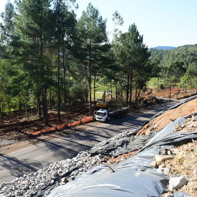 Bairros atendidos pelo Sistema Marrecas, em Caxias, terão abastecimento suspenso semana que vem. Motivo é a finalização das obras de implantação da nova adutora localizada na RS-453, em Vila Seca<!-- NICAID(15782361) -->