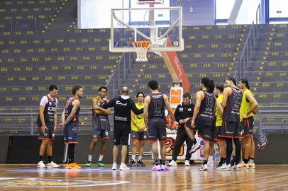 Thais Souza / Caxias Basquete / Divulgação Treino do Caxias Basquete para a temporada 2026/2027.Indexador: Fernando Koch<!-- NICAID(16380568) -->