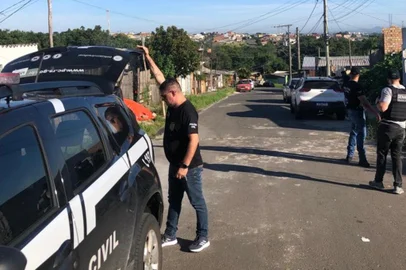 Operação contra grupo suspeito de aplicar golpe dos nudes prende oito pessoas. <!-- NICAID(15624443) -->