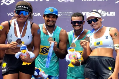 Duda/Ana Patrícia e Moisés/Matheuszinho, vôlei de praia
