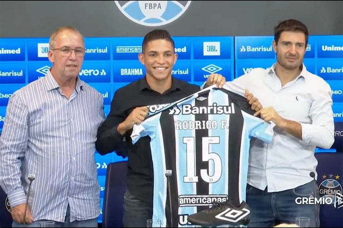Grêmio pretende contratar Rodrigo Ferreira em definitivo