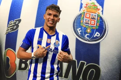 Atacante Gabriel Veron, interesse do Juventude para a sequência do Brasileirão 2025.<!-- NICAID(16066345) -->