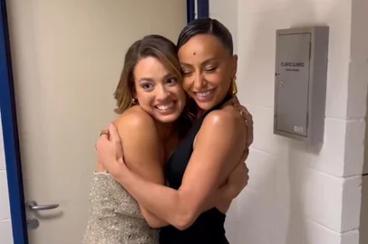 Sabrina Sato dá o troco em Bia e a leva ao chão em reencontro.<!-- NICAID(15738373) -->