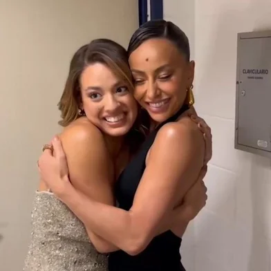Sabrina Sato dá o troco em Bia e a leva ao chão em reencontro.<!-- NICAID(15738373) -->