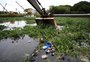 O que se sabe e o que ainda precisa ser esclarecido sobre o lixo acumulado no Rio Gravataí, em Cachoeirinha