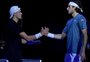 Stefanos Tsitsipas abandona após 3 games, e Holger Rune fica com vitória no ATP Finals