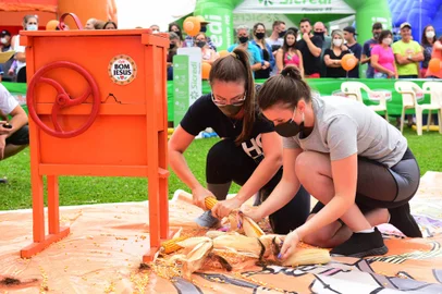 Fotos de uma das fases dos Jogos Coloniais, que foram disputados na Festa da Uva. Na foto, jogos em São Luiz da 6ª Légua.<!-- NICAID(15016173) -->