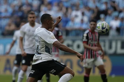 PORTO ALEGRE, RS, BRASIL, 04/06/2023- Grêmio x São Paulo: jogo válido pela nona rodada do Brasileirão.  Bruno Alves.Foto: Mateus Bruxel / Agência RBS<!-- NICAID(15447392) -->