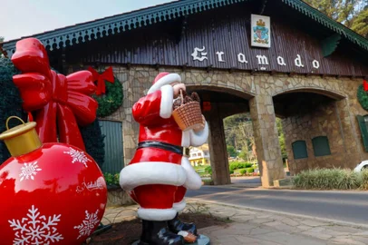 Decoração do Natal Luz já é vista por quem circula por Gramado<!-- NICAID(15875483) -->